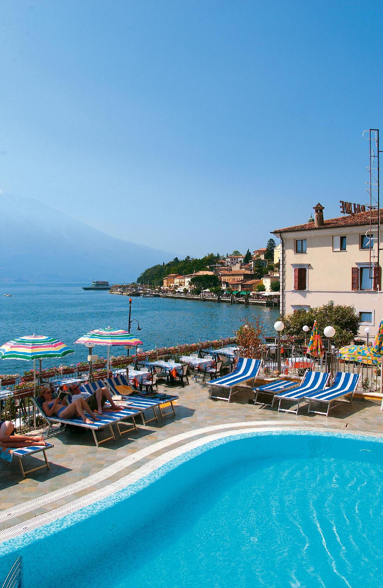 Hotel All'Azzurro Limone sul Garda Extérieur photo